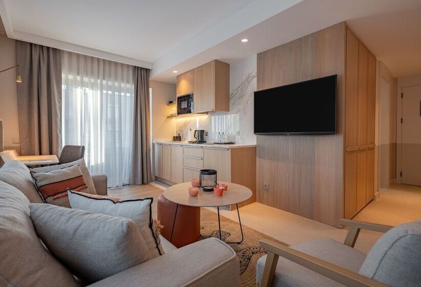 Oli Hotel And Suites