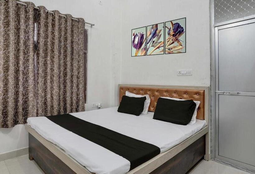 Oyo Hotel Sakshi Palace