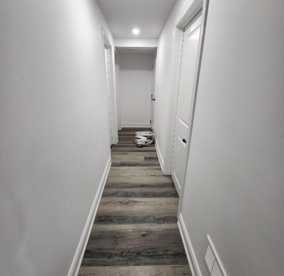 پانسیون New Modern Room In Innisfil