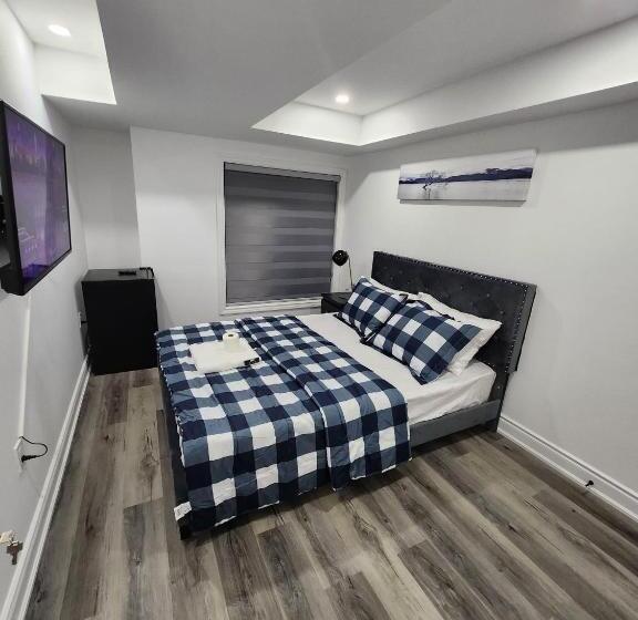 پانسیون New Modern Room In Innisfil