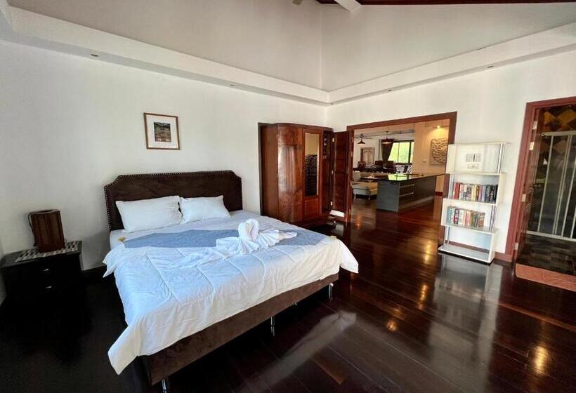 پانسیون Talay Naiharn Villa