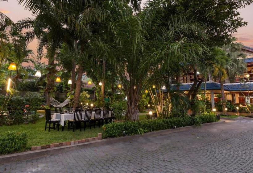 پانسیون Talay Naiharn Villa