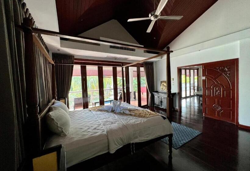 پانسیون Talay Naiharn Villa