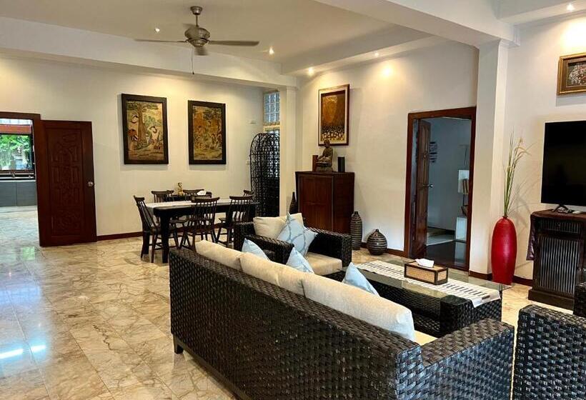 پانسیون Talay Naiharn Villa