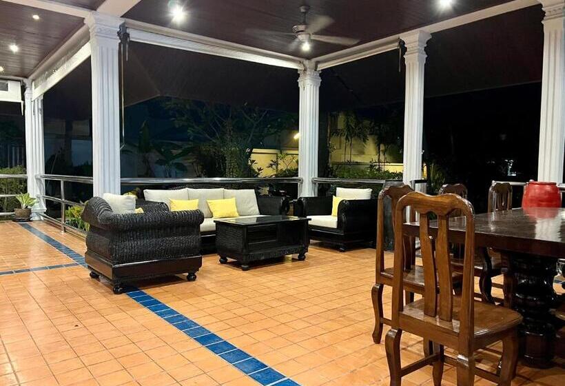 پانسیون Talay Naiharn Villa
