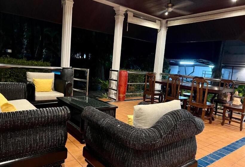 پانسیون Talay Naiharn Villa