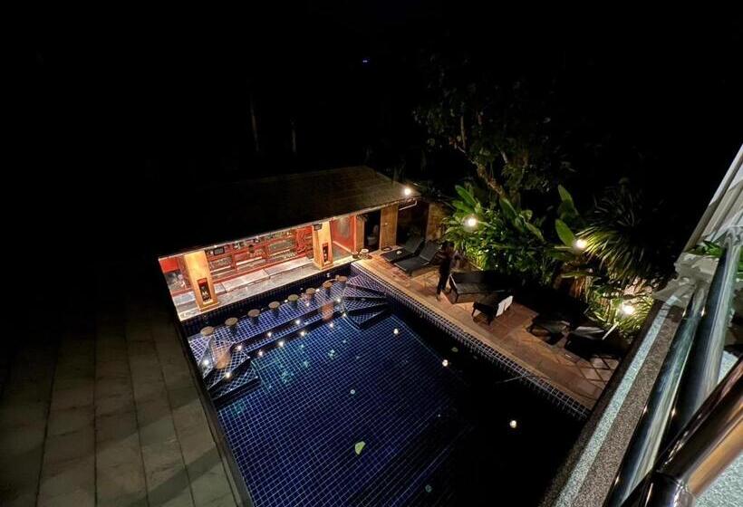 پانسیون Talay Naiharn Villa