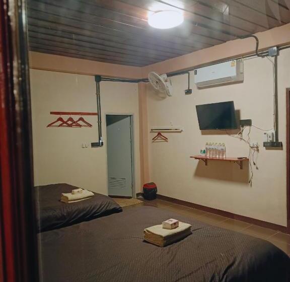 צימר Boat And House Resort Khao Kho