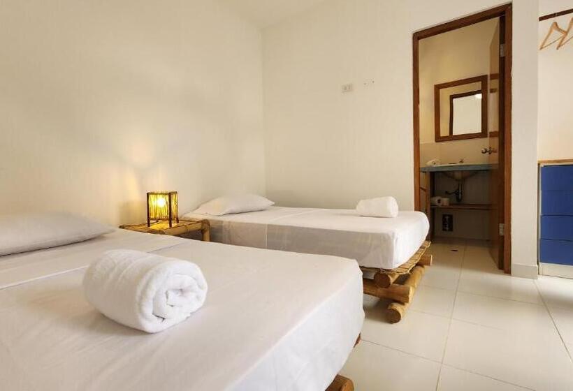 تختخواب و صبحانه Kinti Guest House