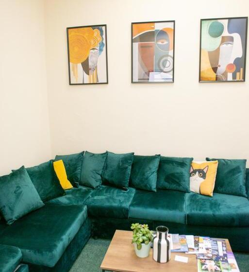 Botanic Avenue Hostel Less Than A Mile From The City Centre