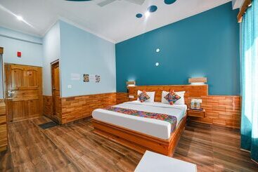 Fabhotel Snower