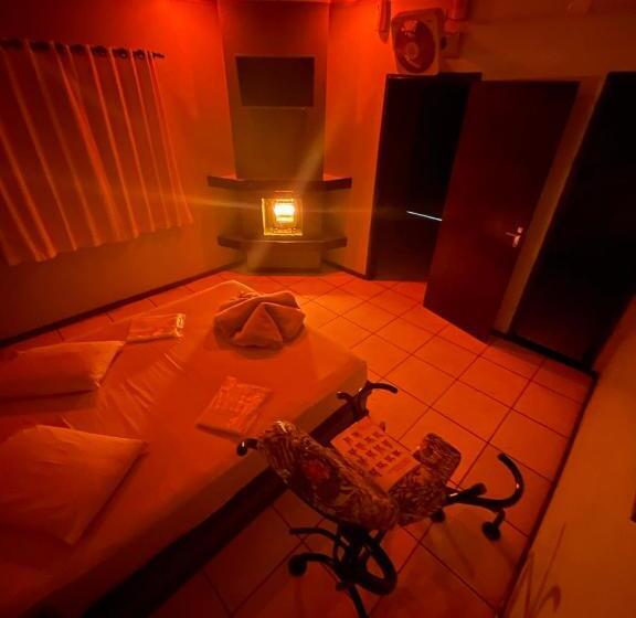 Free Way Motel