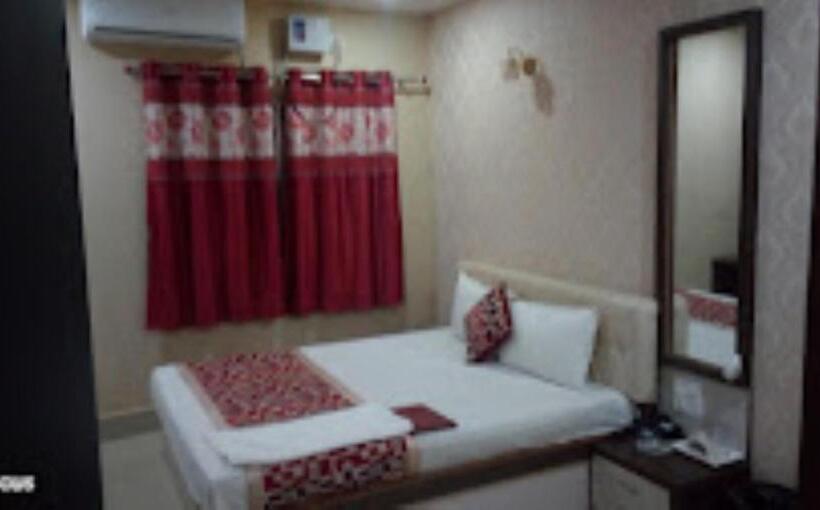 هتل Holiday Inn , Kanakpur