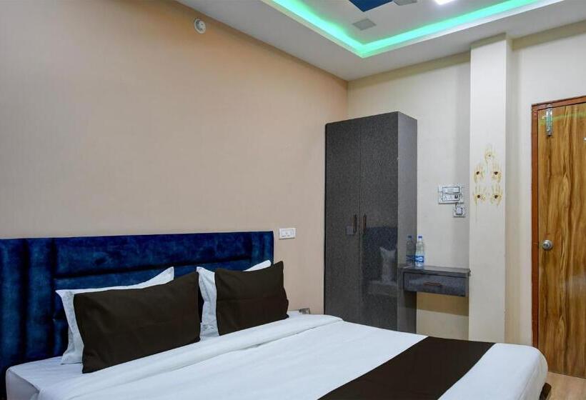 ホテル Krishna Inn