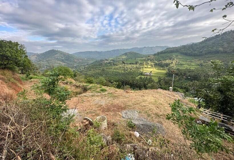 فندق Misty Hills Farm Stay