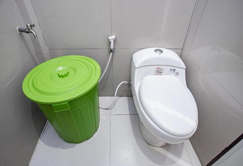 هتل Oyo 93476 Owo Guest House Syariah