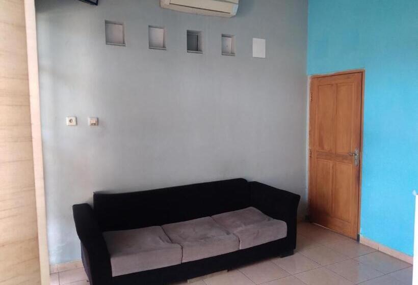 בית מלון כפרי Reddoorz At Deamartaloka Colomadu Solo