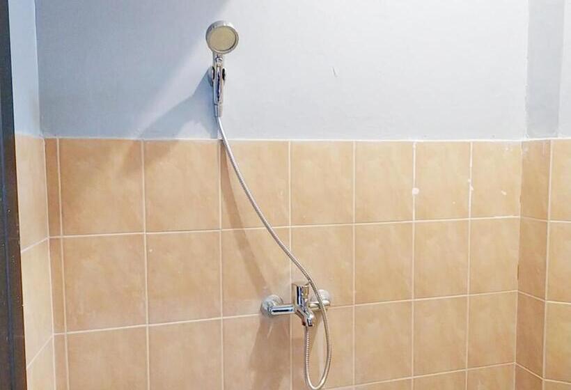 בית מלון כפרי Reddoorz At Deamartaloka Colomadu Solo