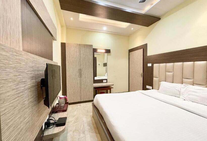 Nandini Palace ! Varanasi ! होटल नंदिनी पैलेस హోటల్ నందిని ప్యాలెస్ ! Fully Air Conditioned Hotel F