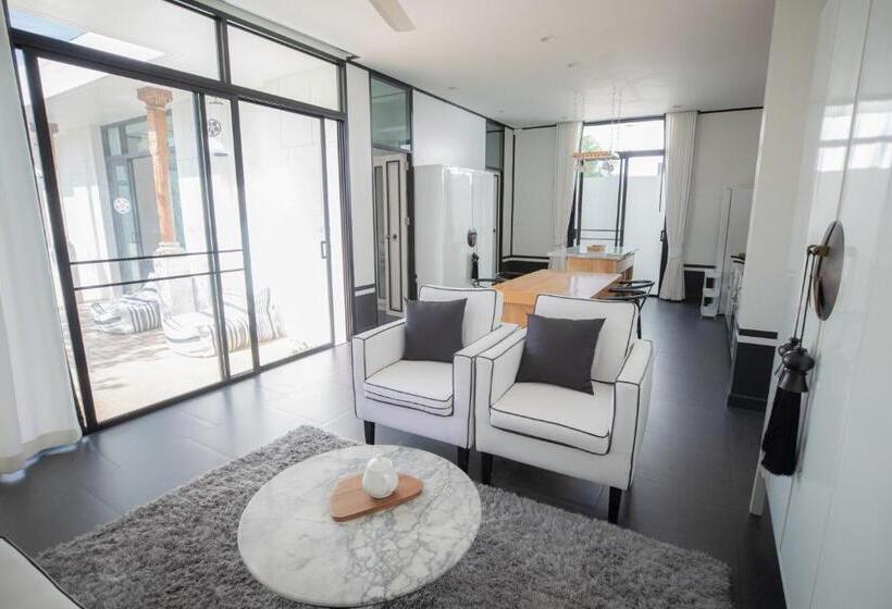 Pension (Hôtel basse catégorie) 查龙3卧室花园泳池别墅