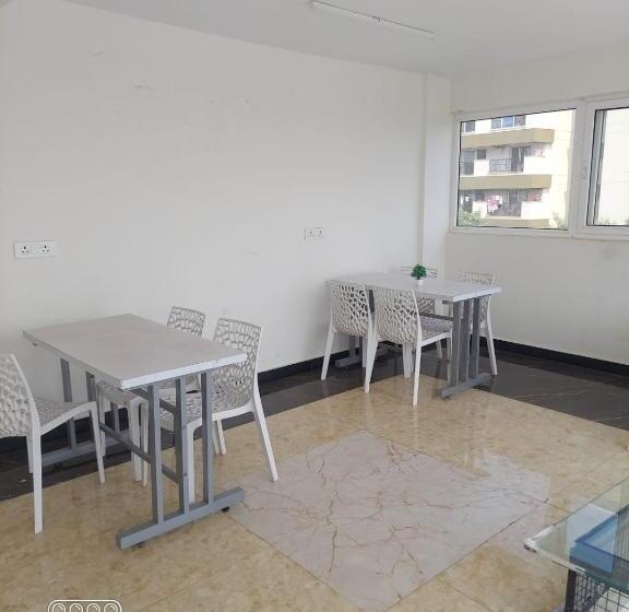 پانسیون Hustle Guest House
