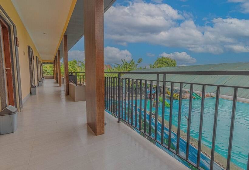 펜션 Srinadi Waterpark Villa