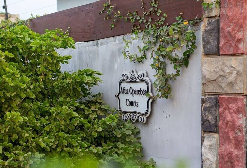 مبيت وإفطار Afua Oparebea Courts