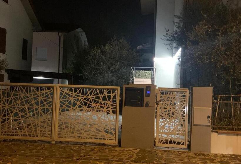 تختخواب و صبحانه Guesthouse In Town