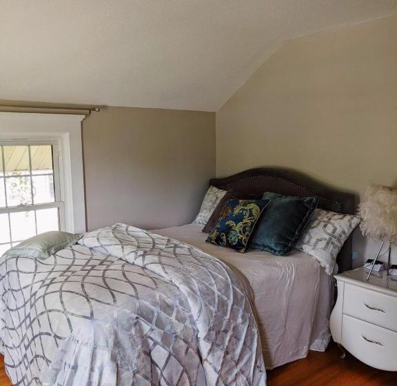 تختخواب و صبحانه Magnolia Llc Short Term Rentals Private Room On The Second Floor