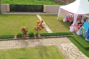 تختخواب و صبحانه Migingo Suites