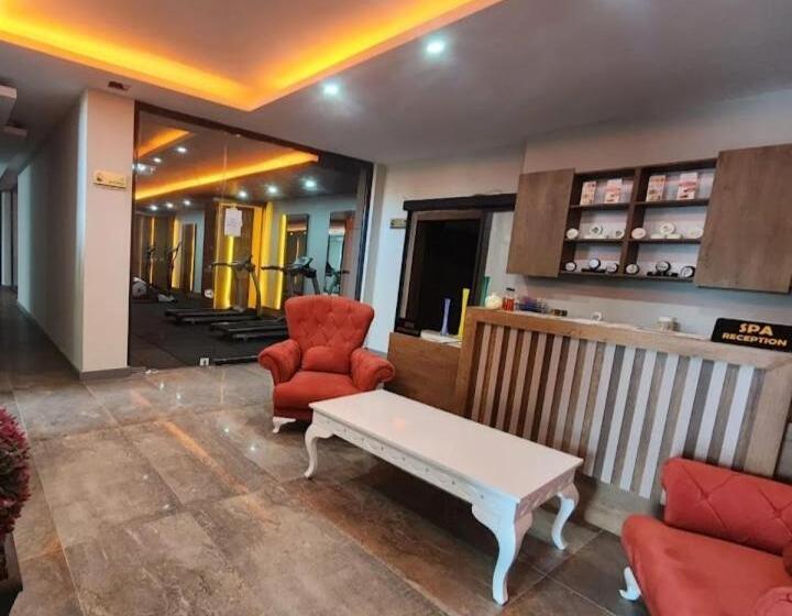 فندق Li̇on Hi̇ll Resort