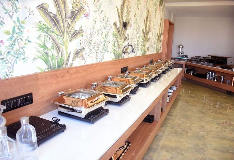 فندق Regenta Inn Motikhavdi Jamnagar