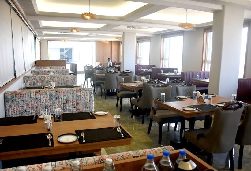 فندق Regenta Inn Motikhavdi Jamnagar