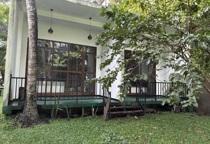 هتل Udawalawa Center Point Safari Villa