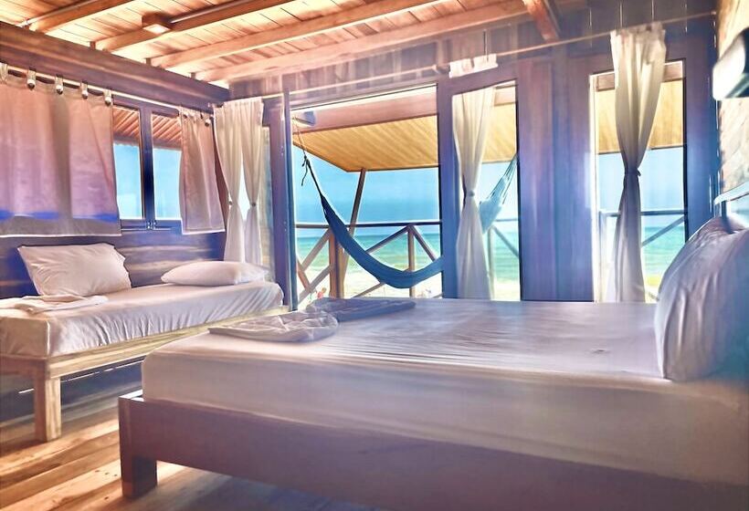 پانسیون Hostal Mocambo Beach