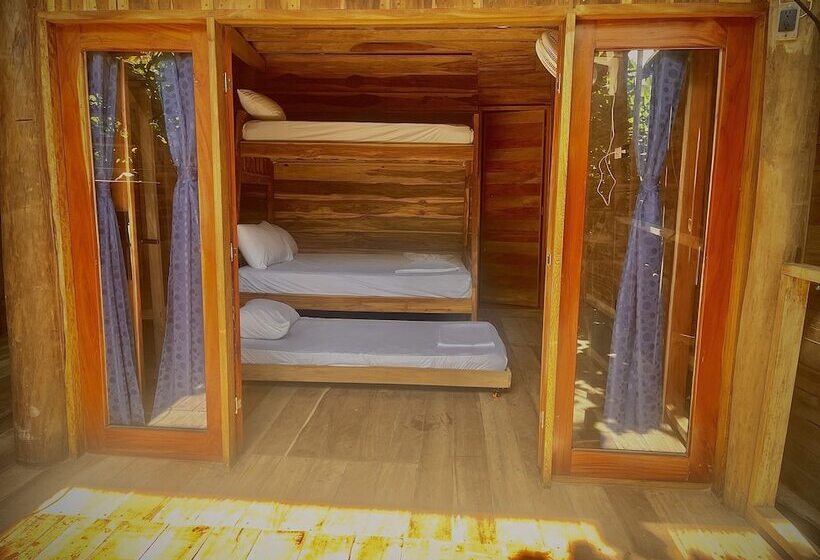 پانسیون Hostal Mocambo Beach