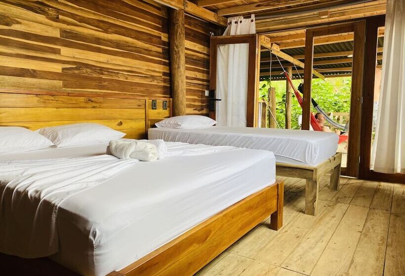 پانسیون Hostal Mocambo Beach