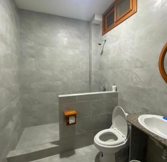 پانسیون Penguin House