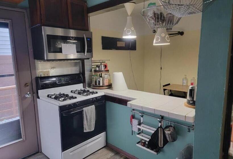 پانسیون Rock Pad Airbnb