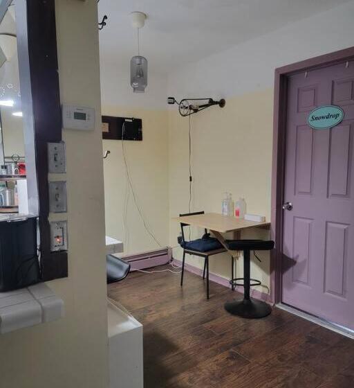پانسیون Rock Pad Airbnb