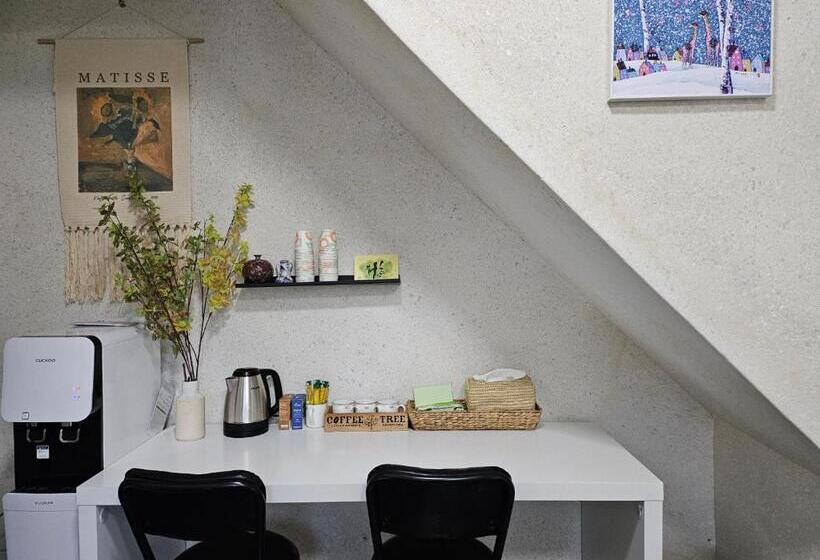 بنسيون Young House
