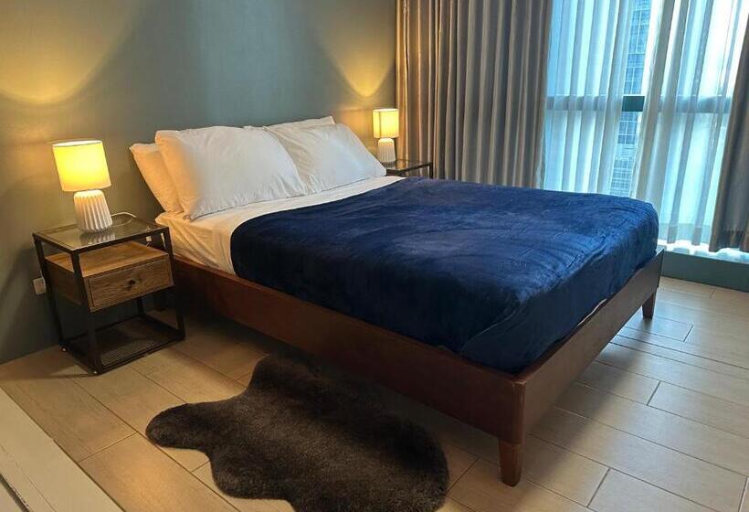 Deluxe Suite In Uptown Bgc With Fountain View