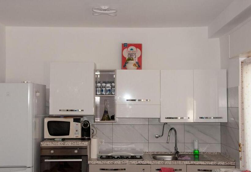 Fly Bed And Breakfast