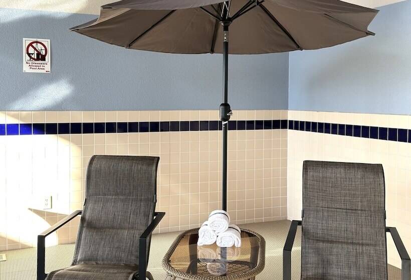Отель Country Trails Inn &suites