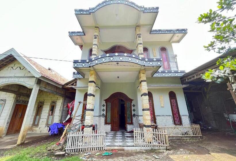 هتل Spot On 93423 Kost Berkah