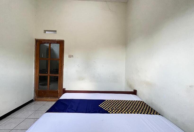 هتل Spot On 93423 Kost Berkah