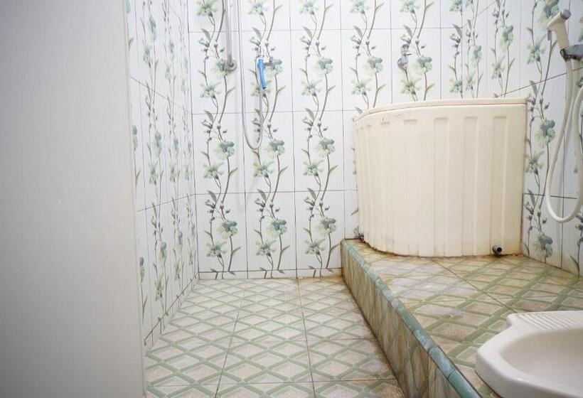هتل Spot On 93423 Kost Berkah