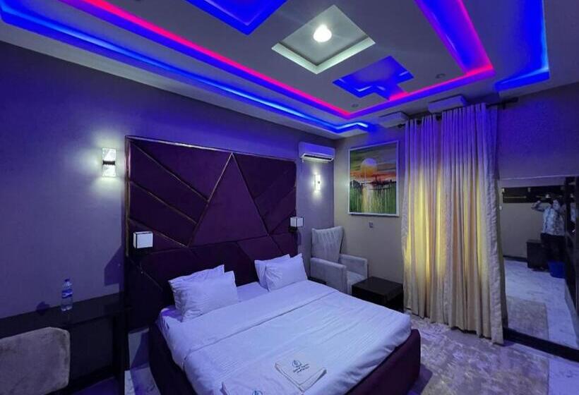 Hq Hotel And Lounge