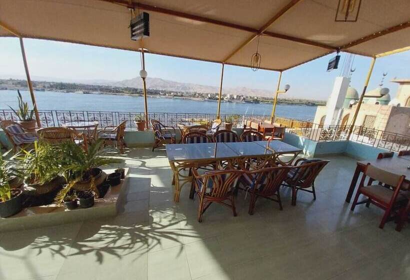 Merry Land Hotel & Roof Top Nile Restaurant Luxor