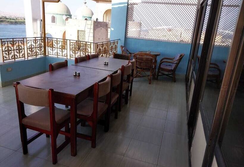Merry Land Hotel & Roof Top Nile Restaurant Luxor